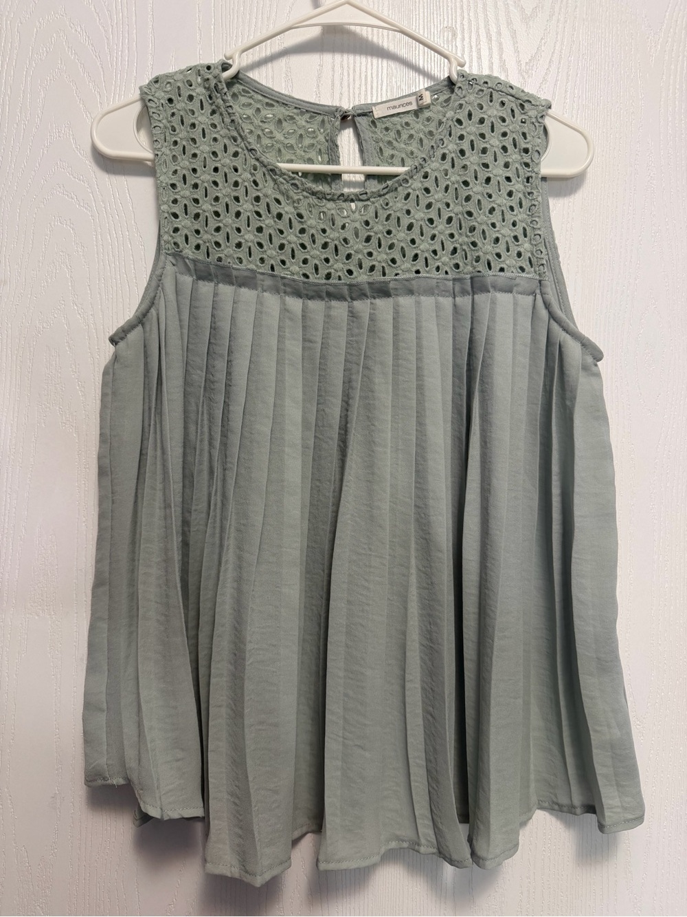 Sleeveless Pleated Lace Yoke Tank Top - Sage Green
